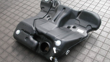 Plastic fuel tank